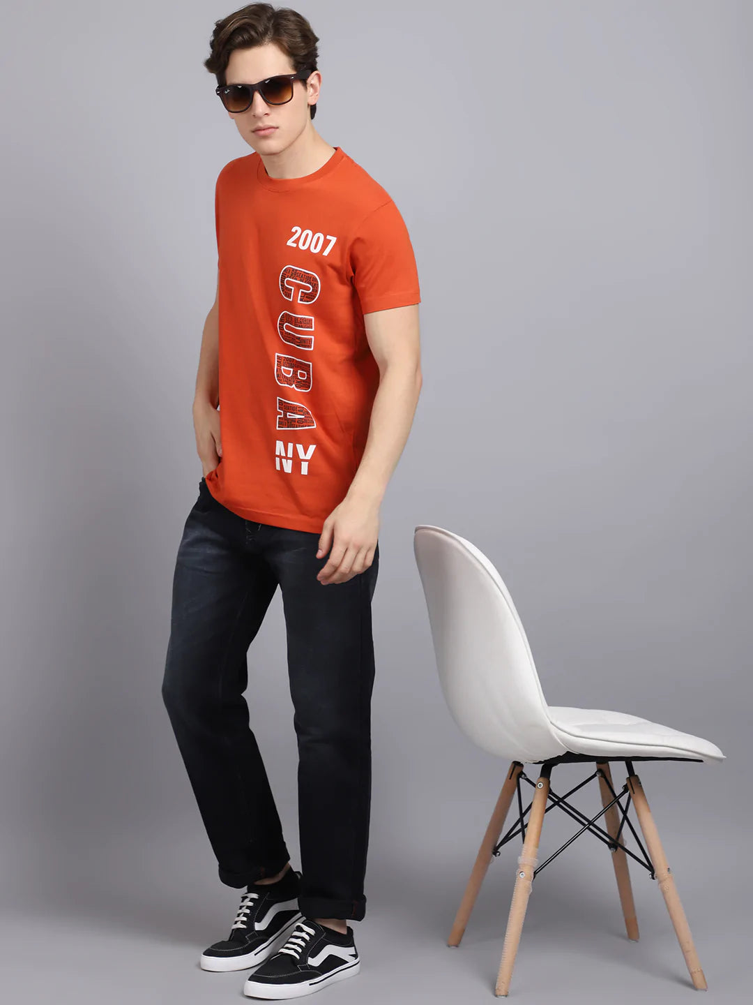 Men Peach-Coloured Typography Printed Slim Fit T-shirt